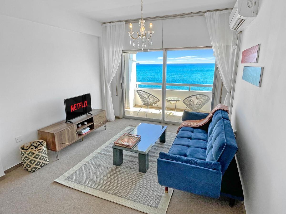 2Br Seafront Apt In City Center With Community Pool Larnaka Exterior foto