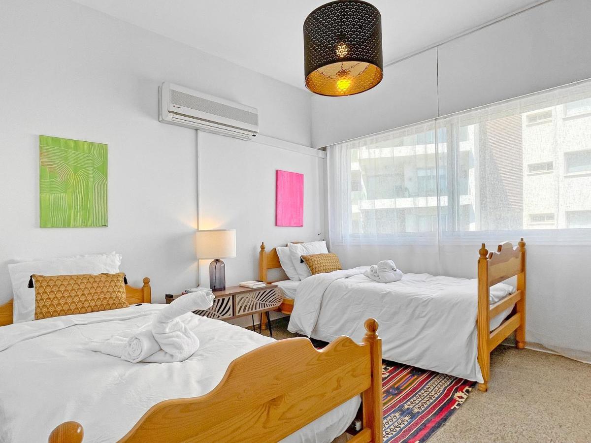 2Br Seafront Apt In City Center With Community Pool Larnaka Exterior foto