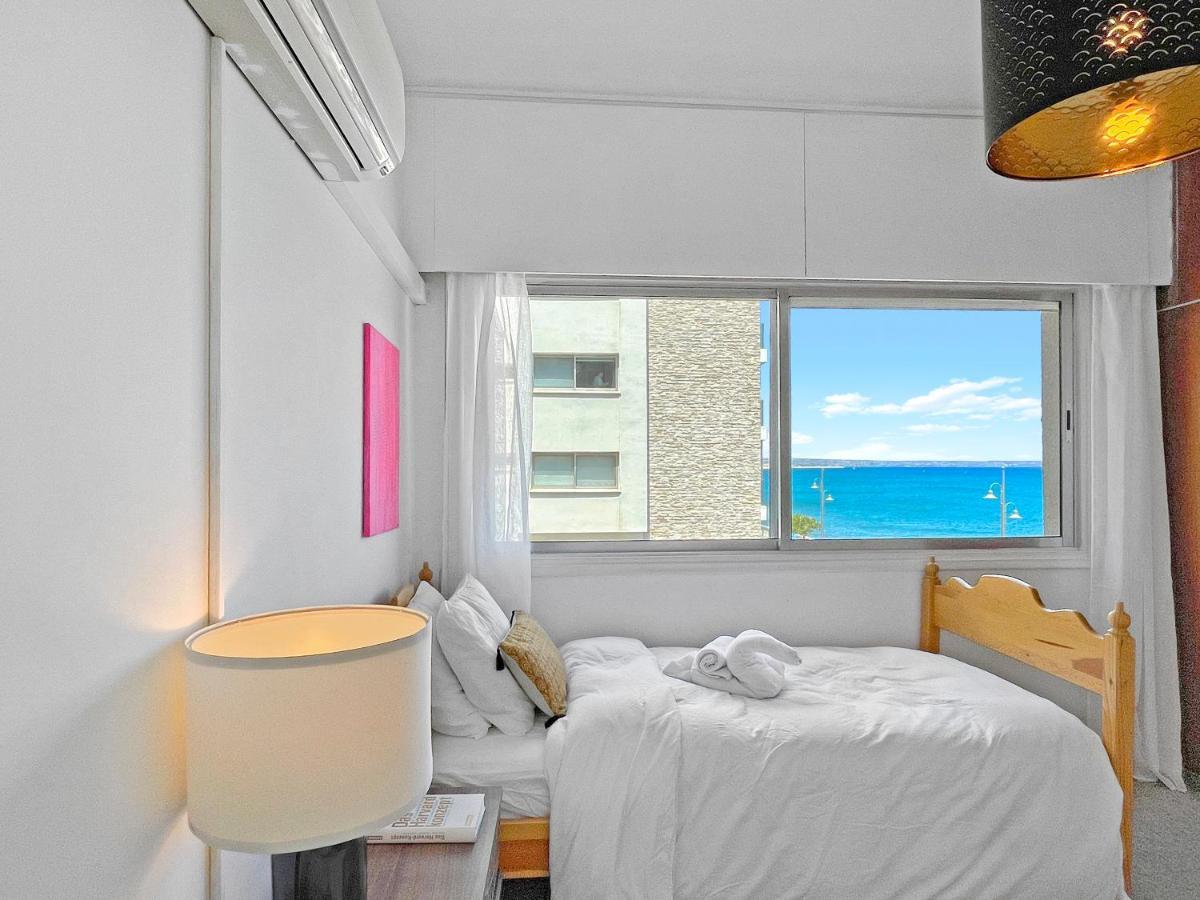 2Br Seafront Apt In City Center With Community Pool Larnaka Exterior foto