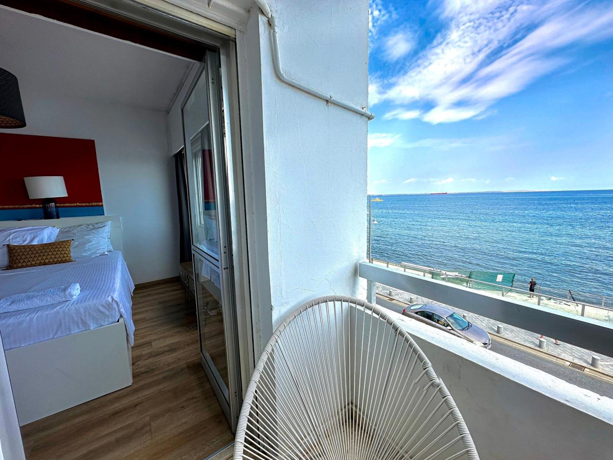 2Br Seafront Apt In City Center With Community Pool Larnaka Exterior foto